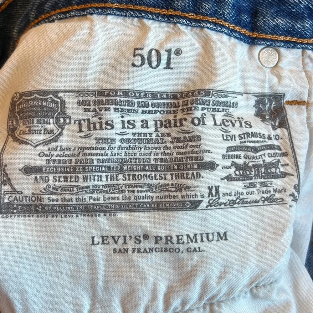 LEVI’S PREMIUM 501® ‘90S WOMEN'S JEANS - Destructed Indigo - Medium Wash - Picture 14 of 16